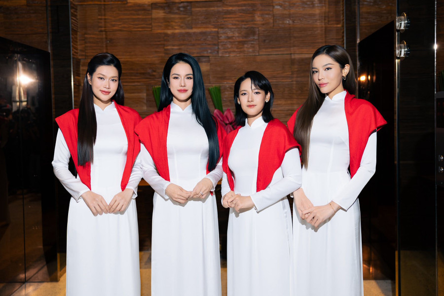 Hoa hậu Kỳ Duyên, Thiên Ân "dính nhau như sam"