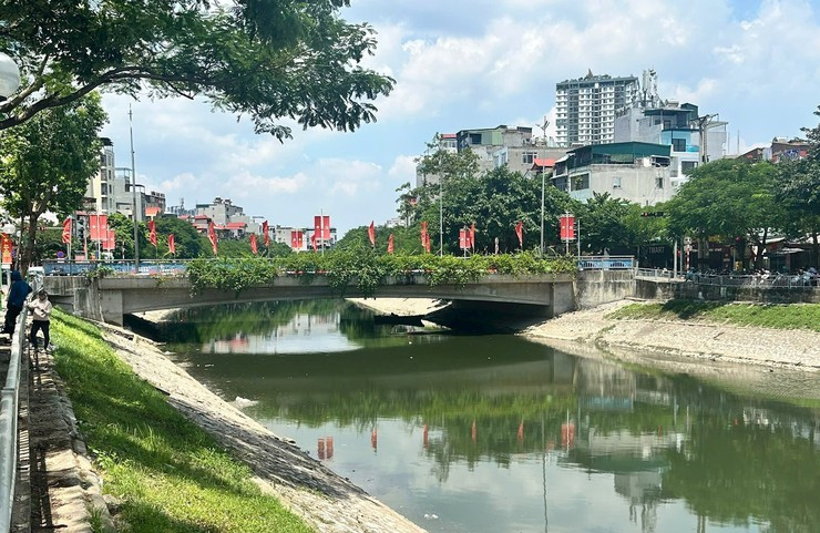 Sông Tô Lịch được làm sạch để chuẩn bị "khoác áo mới"