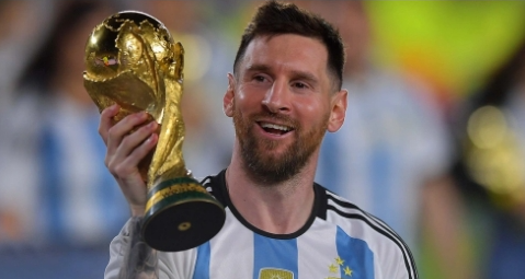 Messi tiếp tục được vinh danh