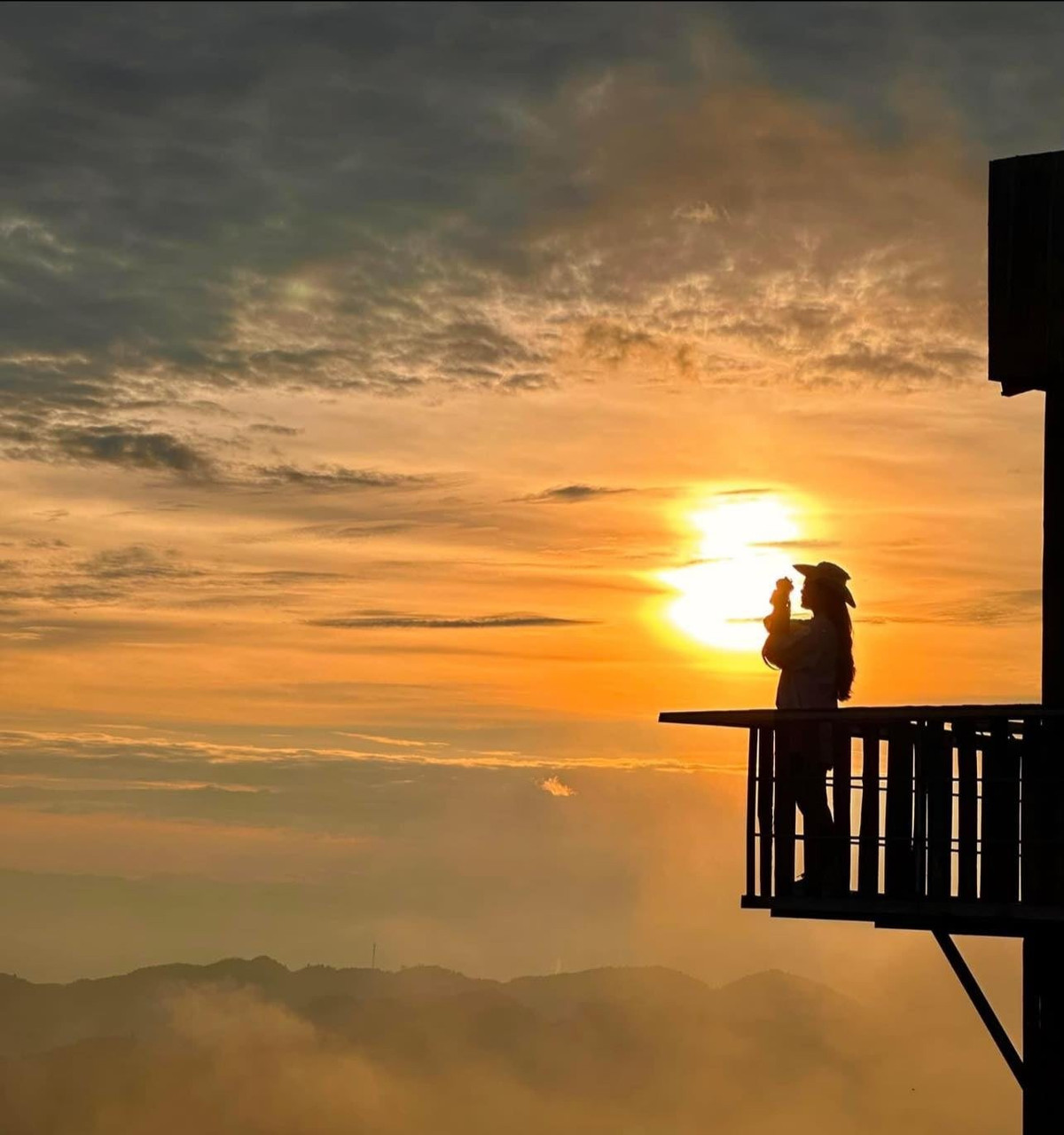 Tháng 9 lên Tà Xùa, chọn tour nào săn mây, ngắm lúa chín?