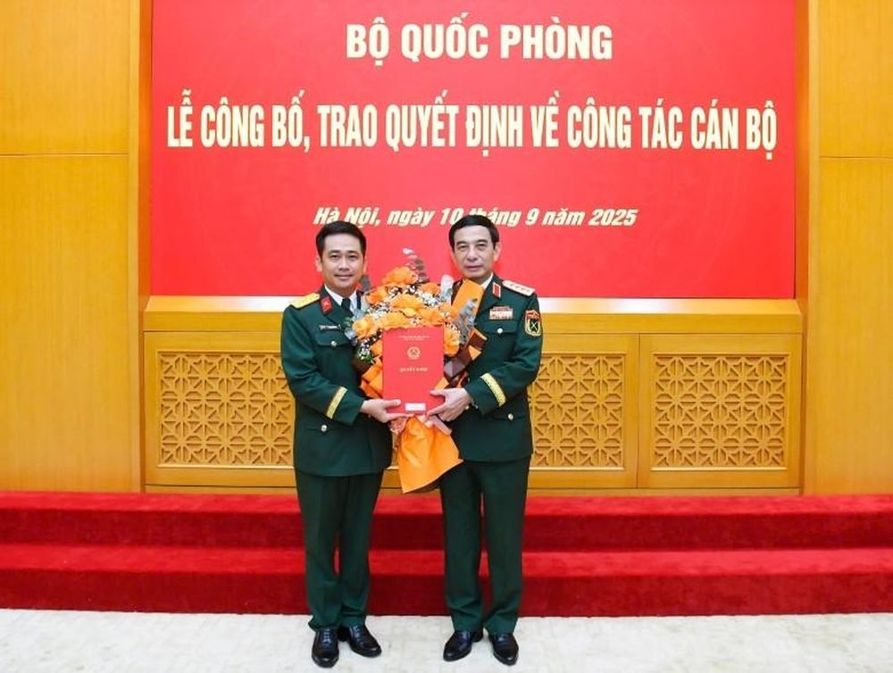 ại Văn phòng Quân ủy Trung ương, Đại tướng Phan Văn Giang, Ủy viên Bộ Chính trị, Phó bí thư Quân ủy Trung ương, Bộ trưởng Bộ Quốc phòng đã trao Quyết định số 373/QĐĐ-BQP bổ nhiệm Đại tá Vũ Tuấn Anh, Viện trưởng Viện Hàng không Vũ trụ Viettel giữ chức vụ Phó tổng giám đốc Tập đoàn Viettel.
