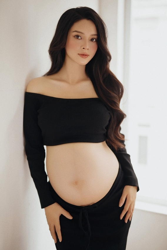 Quỳnh Lương lấy lại vóc dáng thần tốc, đẹp rạng ngời sau sinh