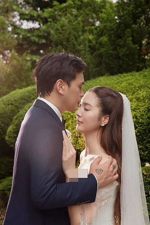 Ảnh cưới đẹp như mơ của Hồ Quang Hiếu và vợ kém 17 tuổi trước thềm hôn lễ