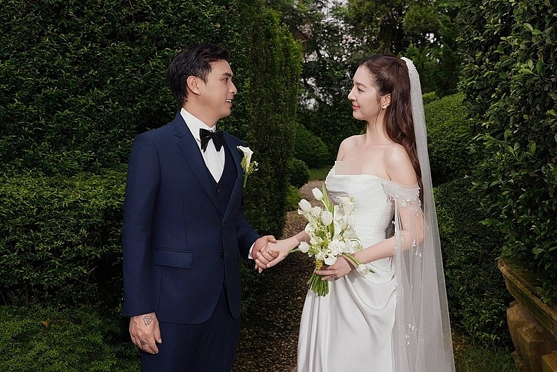 Ảnh cưới đẹp như mơ của Hồ Quang Hiếu và vợ kém 17 tuổi trước thềm hôn lễ
