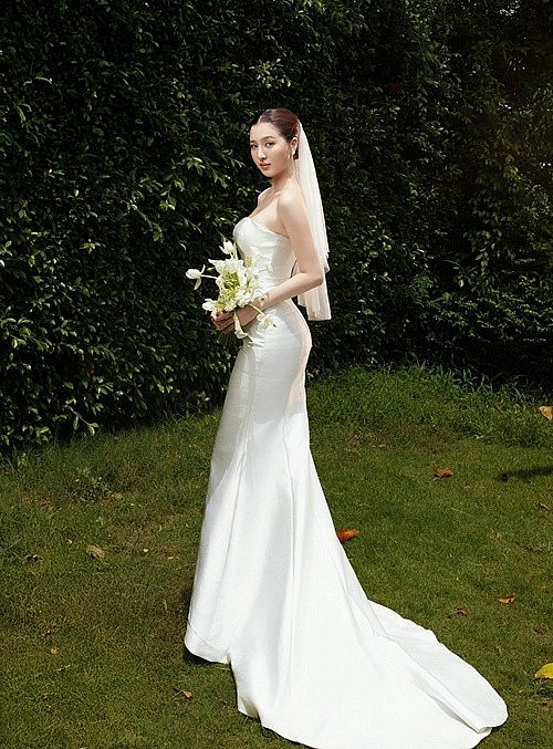 Ảnh cưới đẹp như mơ của Hồ Quang Hiếu và vợ kém 17 tuổi trước thềm hôn lễ
