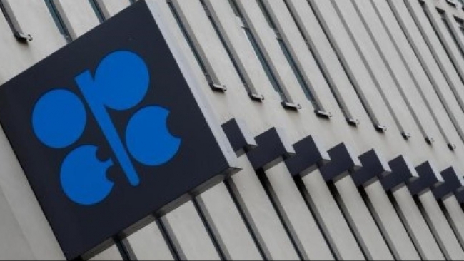 Giới chuyên gia dự báo trái chiều về giá dầu và chiến lược của OPEC+
