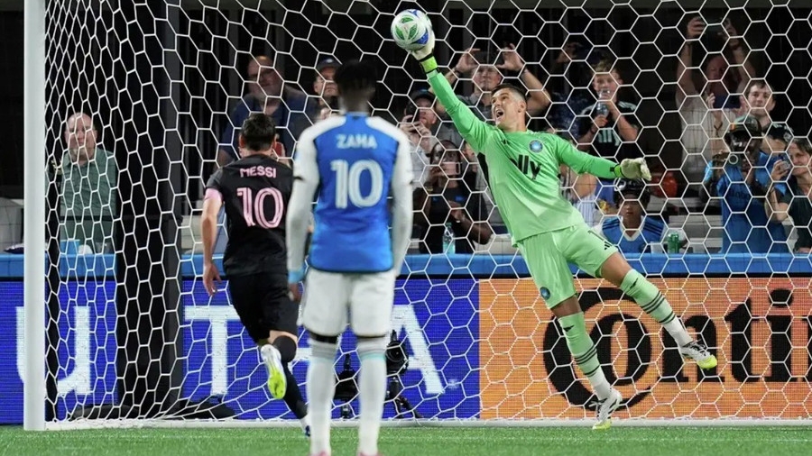 Messi thành ‘tội đồ’, Muller lập kỷ lục ở MLS