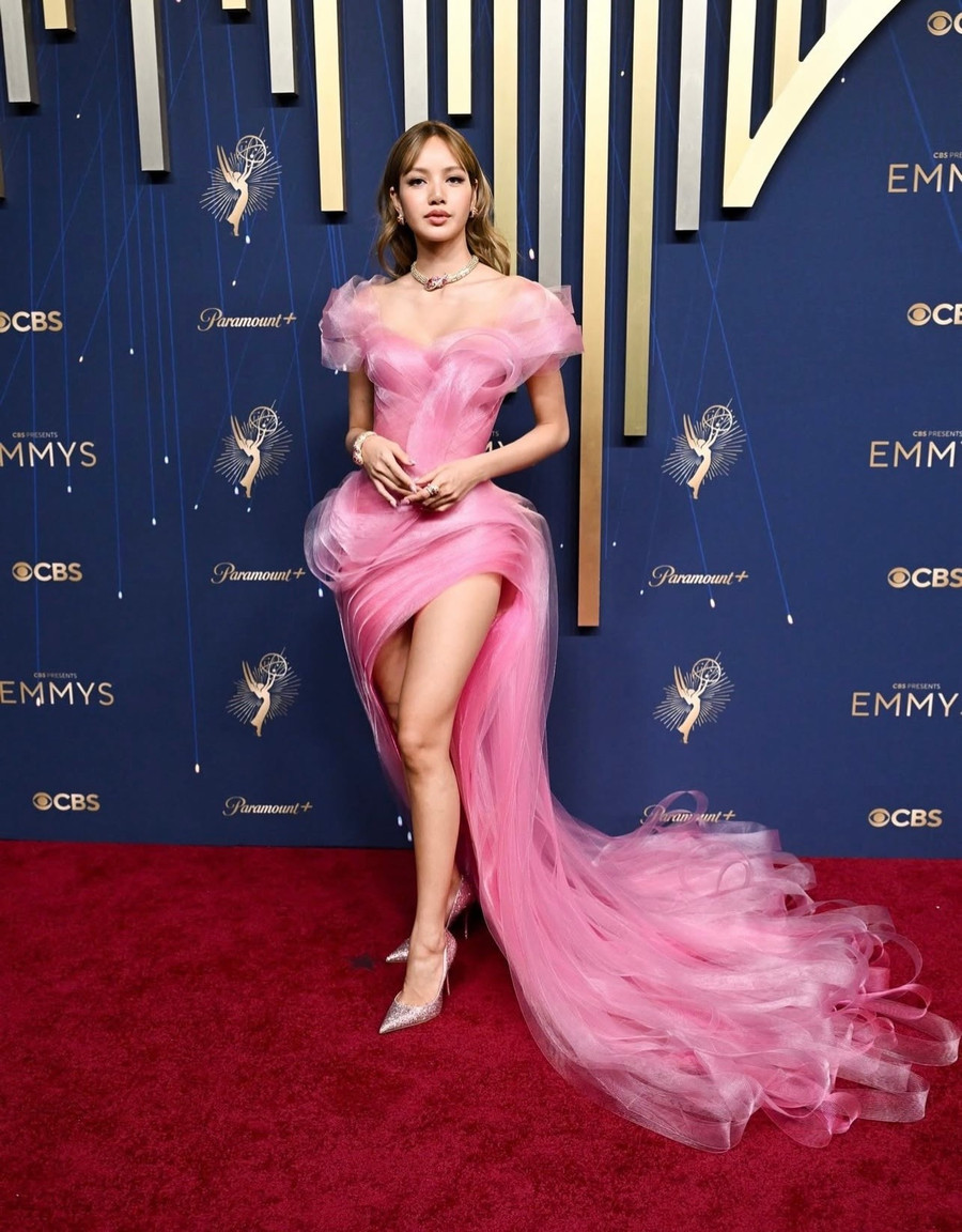 Lisa (BLACKPINK) gây sốt với diện mạo đẹp tựa AI, thần thái khó ai bì kịp Lisa (BLACKPINK) gây sốt với diện mạo đẹp tựa AI, thần thái khó ai bì kịp