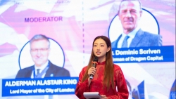 Hoa hậu Lương Thùy Linh khẳng định bản lĩnh trong vai trò MC hội nghị quốc tế