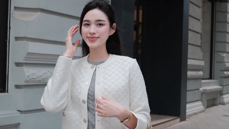 Đỗ Thị Hà 'khoe khéo' loạt phụ kiện đắt đỏ sau đồn đoán sắp lấy chồng thiếu gia