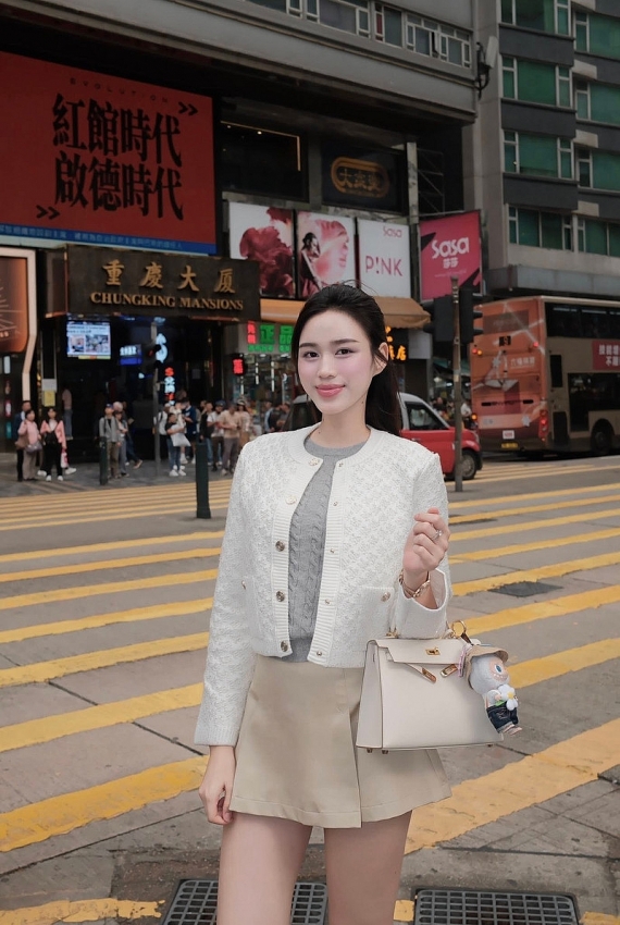 Đỗ Thị Hà 'khoe khéo' loạt phụ kiện đắt đỏ sau đồn đoán sắp lấy chồng thiếu gia