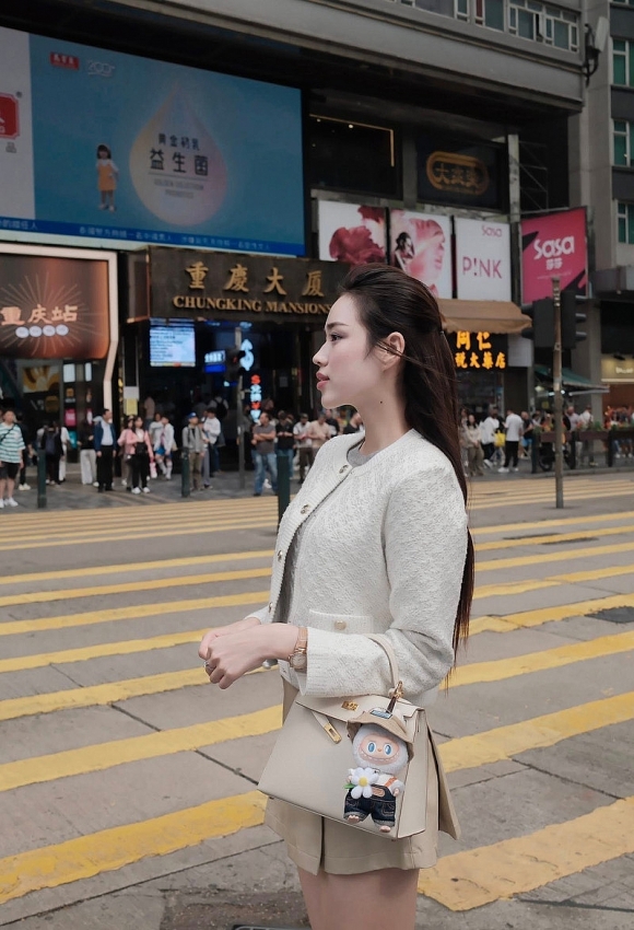 Đỗ Thị Hà 'khoe khéo' loạt phụ kiện đắt đỏ sau đồn đoán sắp lấy chồng thiếu gia
