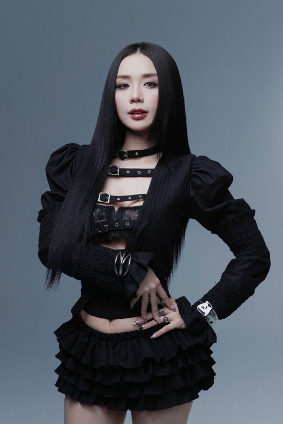 Cindy Lư hậu cưới Đạt G ngày càng gợi cảm