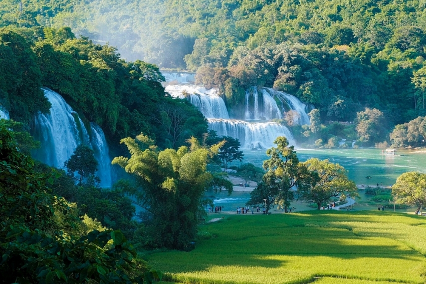 Chiêm ngưỡng thác Bản Giốc mùa Thu, chọn đi tour hay tự túc để trải nghiệm?
