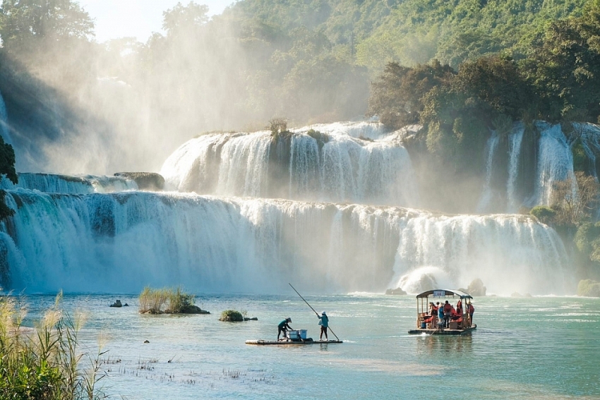Chiêm ngưỡng thác Bản Giốc mùa Thu, chọn đi tour hay tự túc để trải nghiệm?