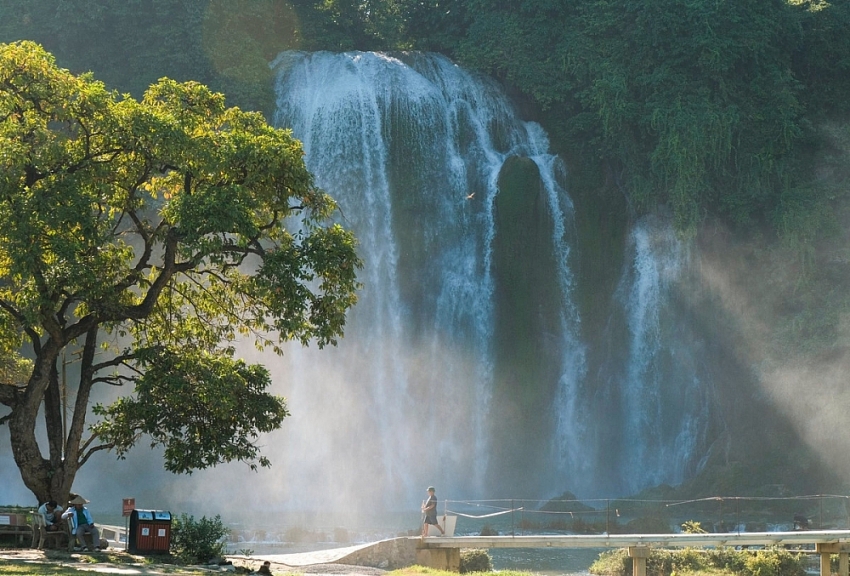 Chiêm ngưỡng thác Bản Giốc mùa Thu, chọn đi tour hay tự túc để trải nghiệm?