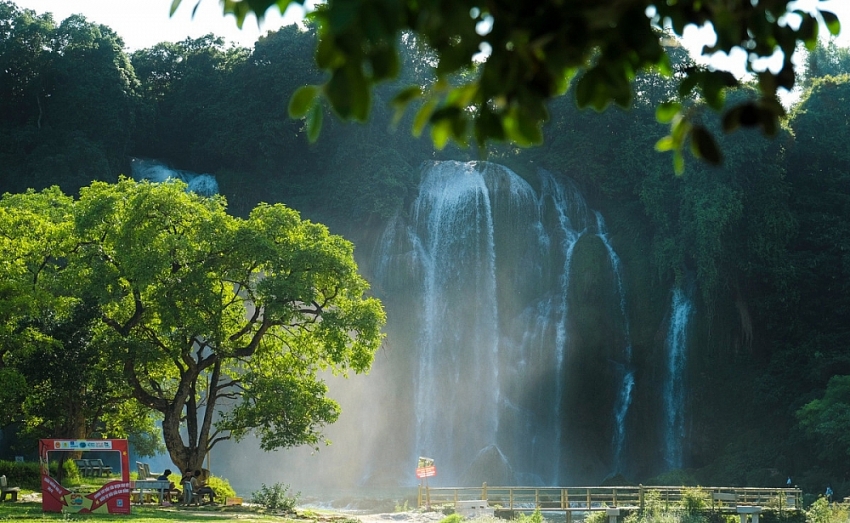 Chiêm ngưỡng thác Bản Giốc mùa Thu, chọn đi tour hay tự túc để trải nghiệm?