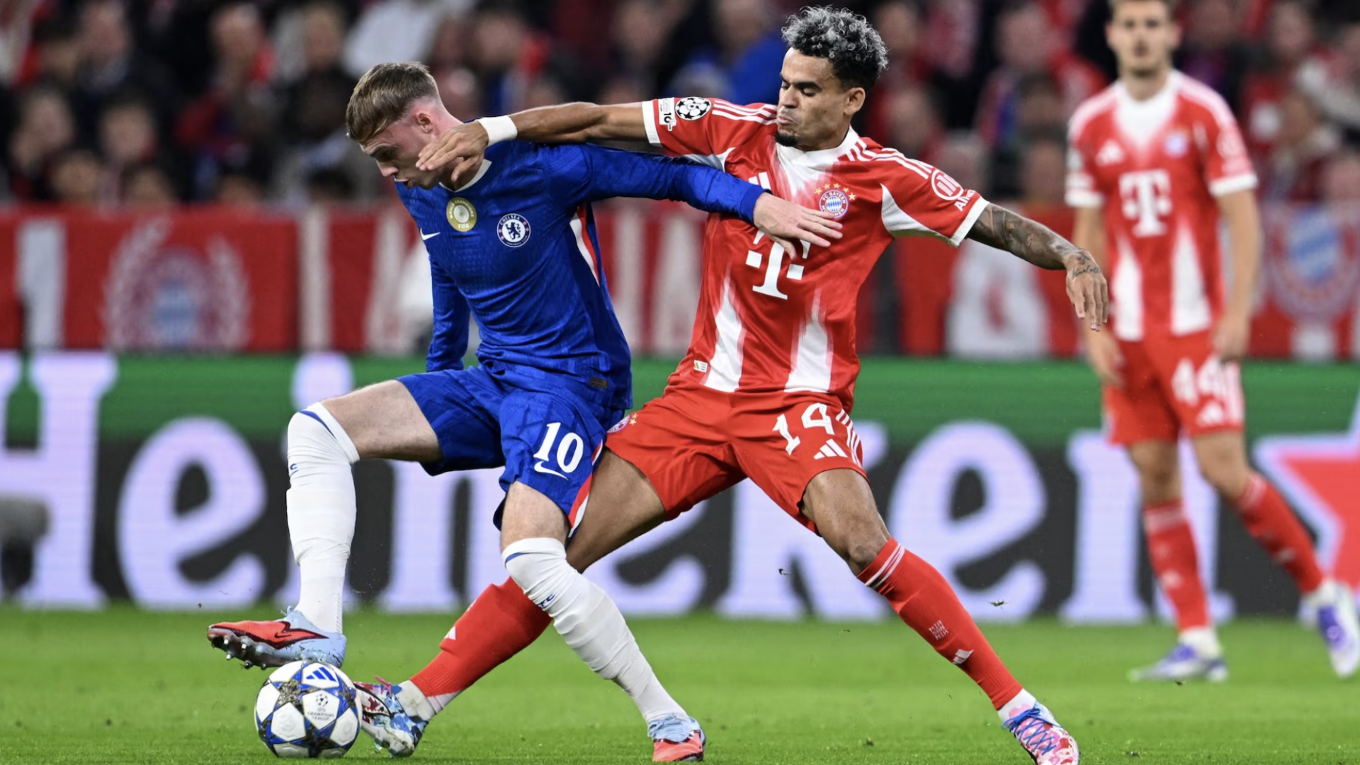 Liverpool thoát hiểm, Bayern và PSG thắng đậm ở Champions League