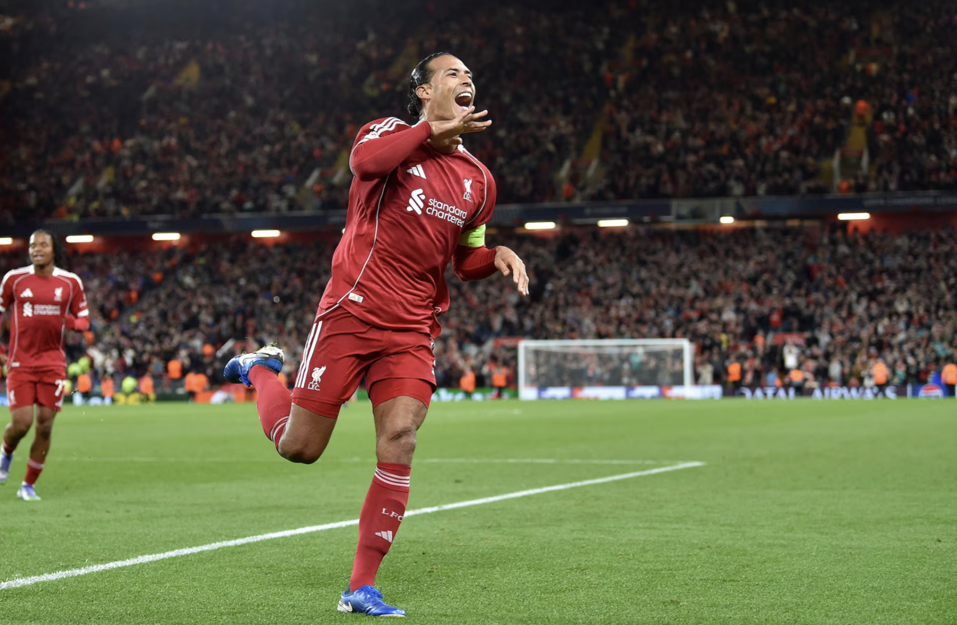 Liverpool thoát hiểm, Bayern và PSG thắng đậm ở Champions League