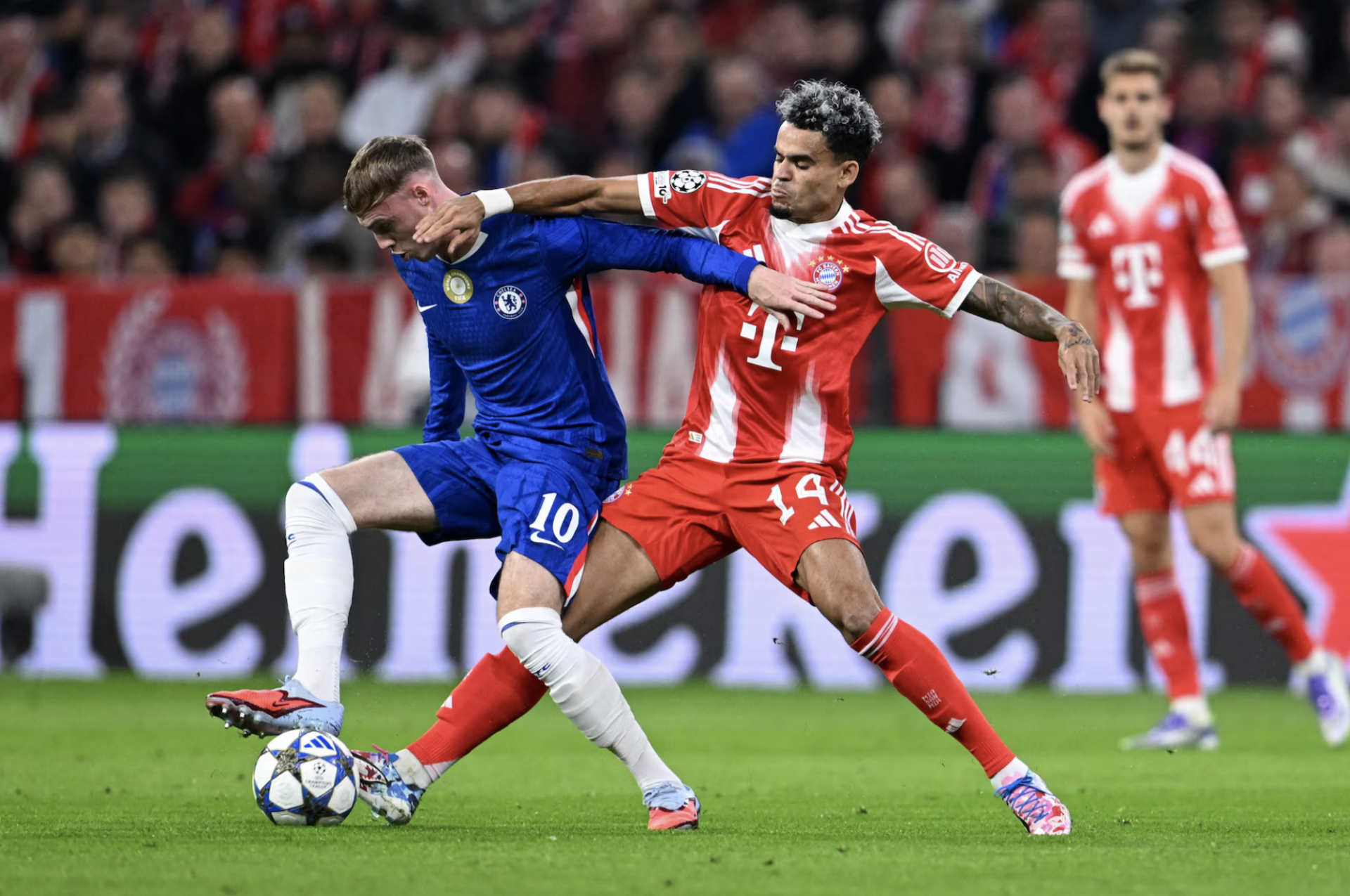 Liverpool thoát hiểm, Bayern và PSG thắng đậm ở Champions League