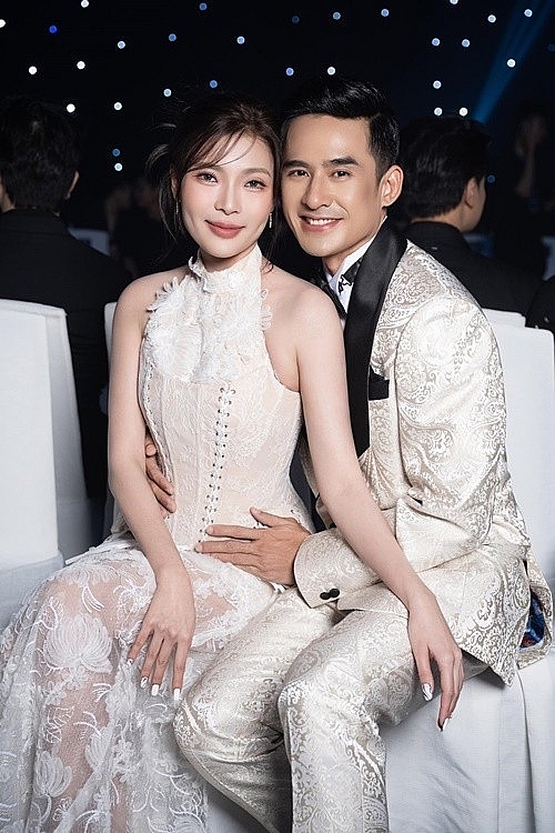 Thúy Diễm - Lương Thế Thành tình tứ sau tin đồn thất thiệt