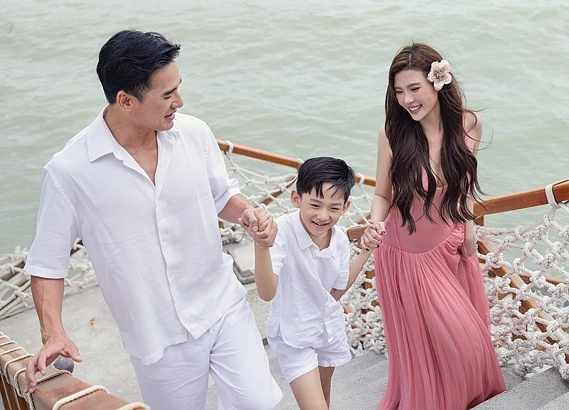 Thúy Diễm - Lương Thế Thành tình tứ sau tin đồn thất thiệt