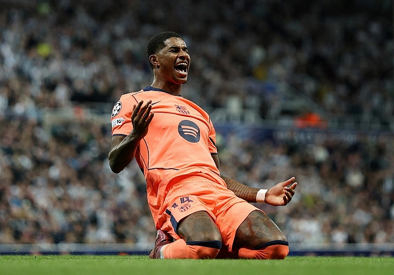 Rashford tỏa sáng tại Barca, cổ động viên Man Utd đòi sa thải HLV Amorim
