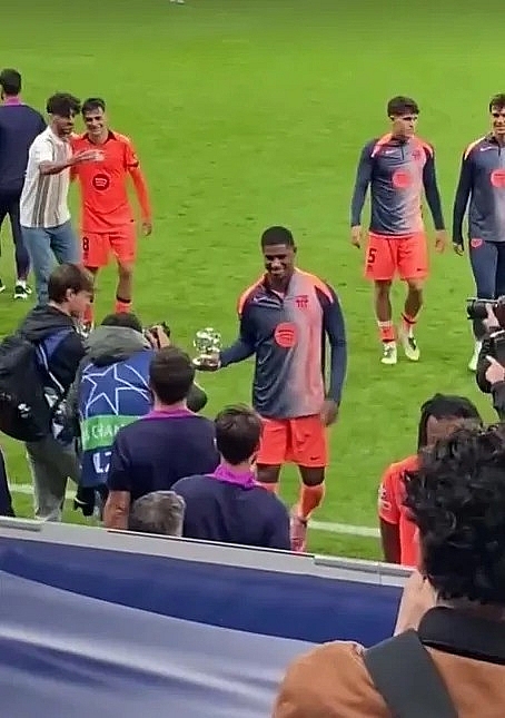 Rashford tỏa sáng tại Barca, cổ động viên Man Utd đòi sa thải HLV Amorim