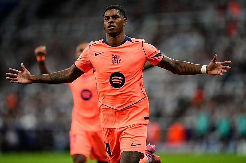 Rashford tỏa sáng tại Barca, cổ động viên Man Utd đòi sa thải HLV Amorim