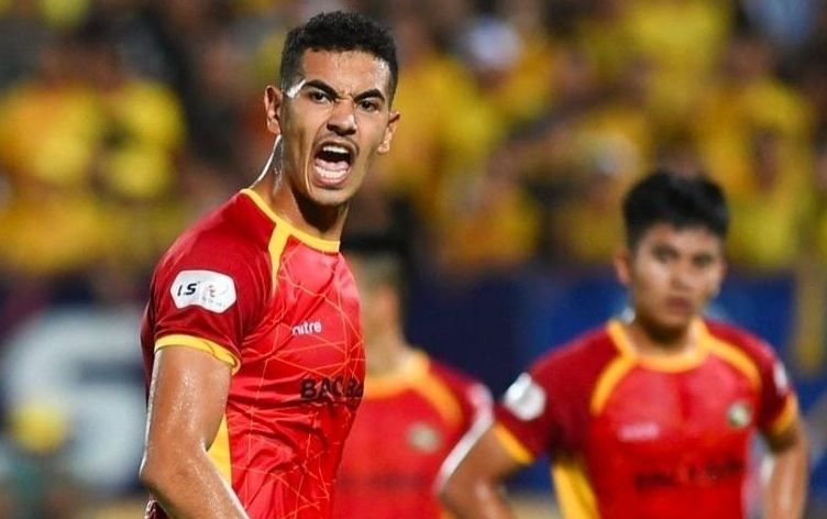 HLV Kim Sang-sik đề xuất nhập tịch cầu thủ Brazil
