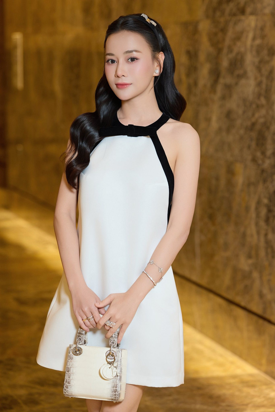 Phương Oanh cứng rắn đáp trả hành vi giả mạo