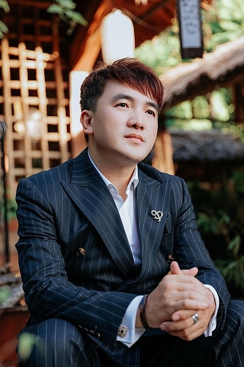 Ưng Hoàng Phúc cùng 4 ca sĩ nhóm Ngũ hổ tướng trước ồn ào