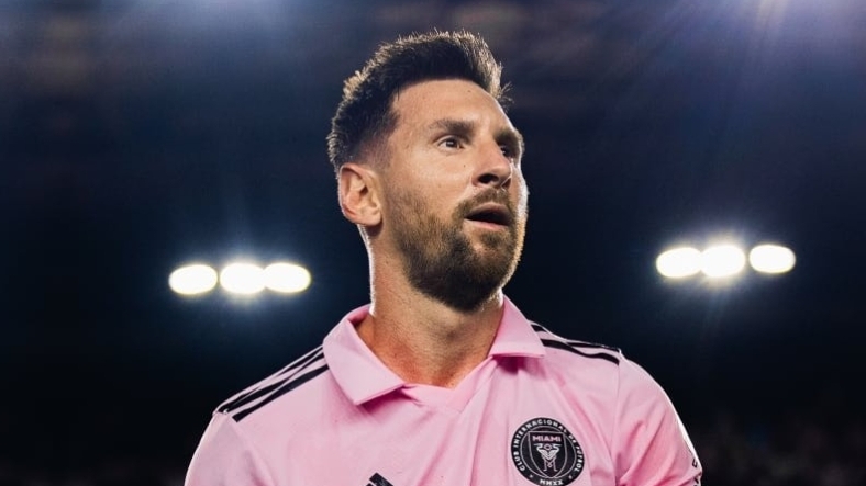 Cựu cầu thủ ngoại hạng Anh tiết lộ sốc về Lionel Messi