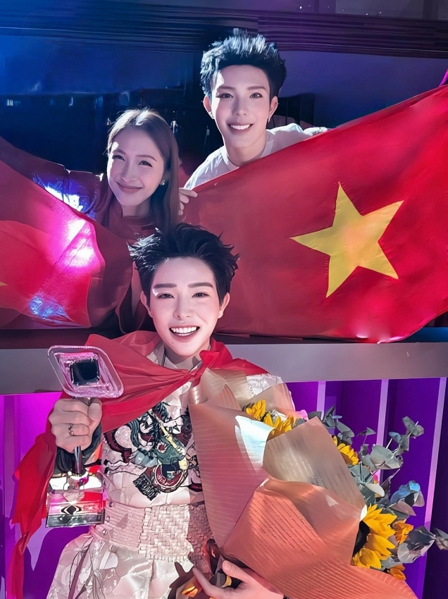 Mối quan hệ thân thiết giữa Đức Phúc - Hòa Minzy - Erik