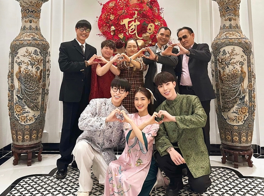 Mối quan hệ thân thiết giữa Đức Phúc - Hòa Minzy - Erik