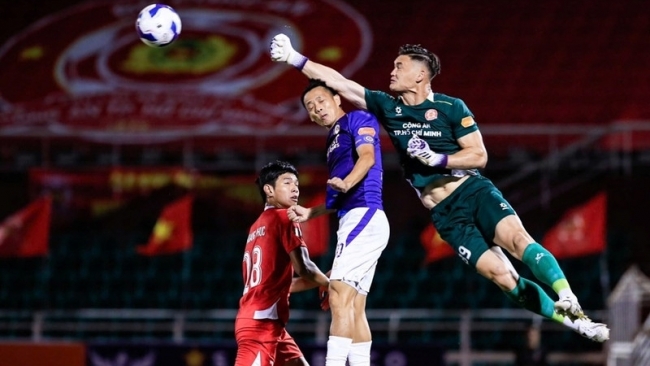 Thủ môn châu Âu nhập tịch Việt Nam, quyết đấu Malaysia