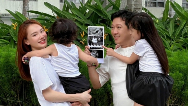 Trường Giang khoe Nhã Phương mang bầu lần 3