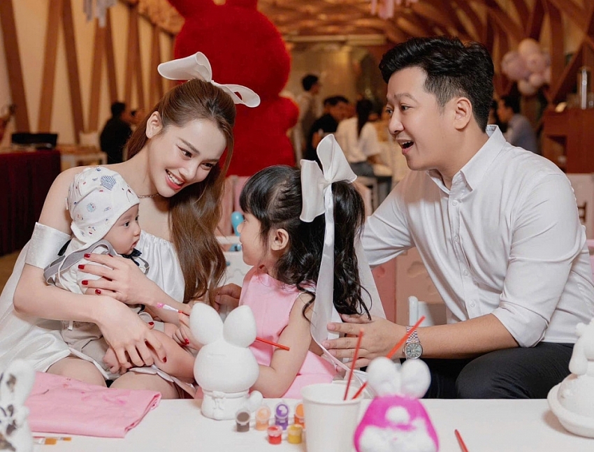 Trường Giang khoe Nhã Phương mang bầu lần 3