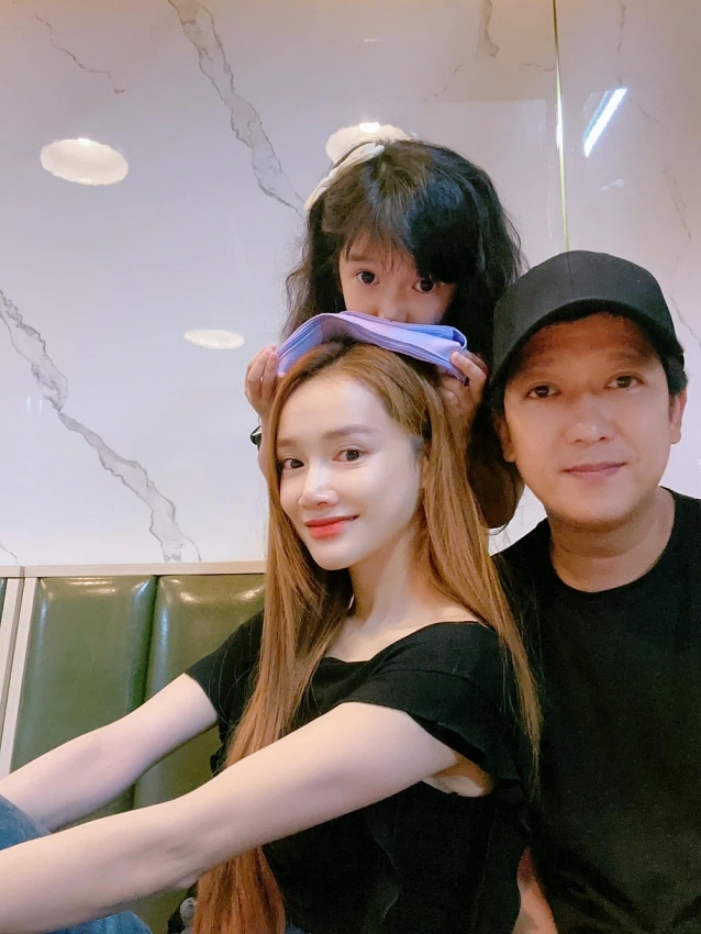 Trường Giang khoe Nhã Phương mang bầu lần 3