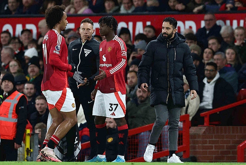 Khó khăn bủa vây Man United