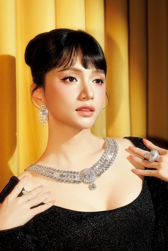 Hương Giang Idol ‘lột xác’ sau nhiều năm vào showbiz