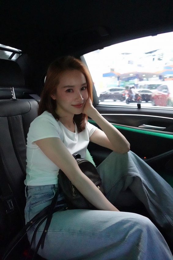 Nhã Phương giấu bụng bầu lần ba cực khéo với gu thời trang tinh tế
