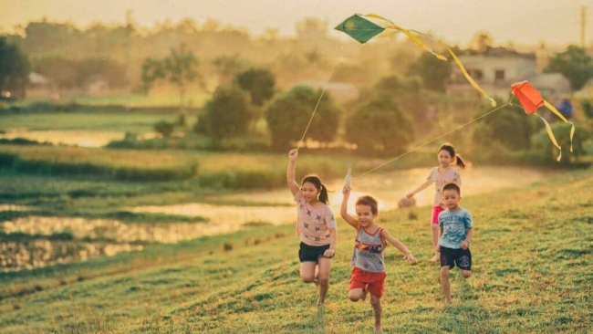 Làm thế nào để nuôi dưỡng tuổi thơ đúng nghĩa cho con?
