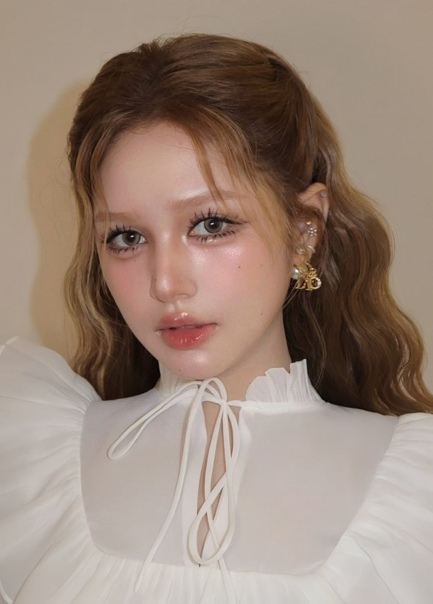 'Hot girl Instagram' Xoài Non khoe ảnh mới bị netizen soi diện mạo lạ
