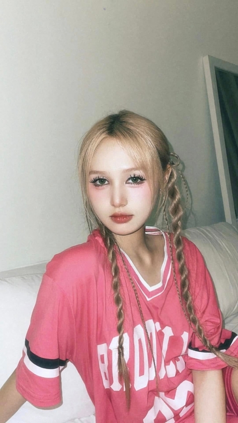 'Hot girl Instagram' Xoài Non khoe ảnh mới bị netizen soi diện mạo lạ