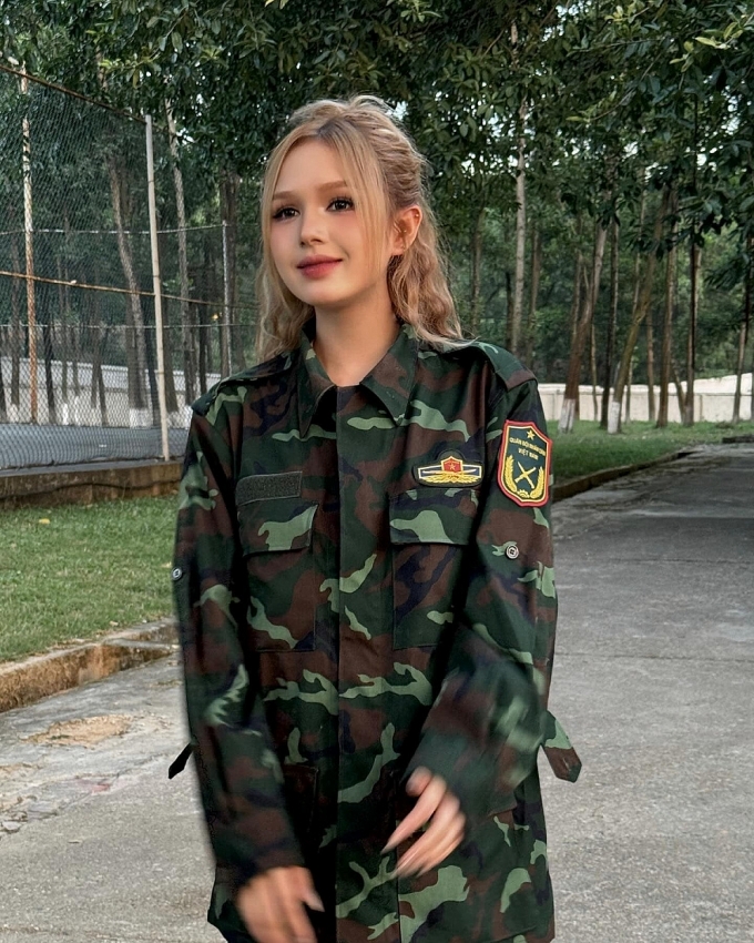 'Hot girl Instagram' Xoài Non khoe ảnh mới bị netizen soi diện mạo lạ