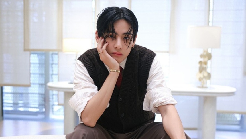 V (BTS) tiếp tục nhận danh hiệu bất kỳ người đàn ông nào cũng mơ ước