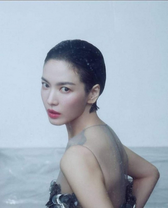Song Hye Kyo tạo nên cơn sốt với mái tóc cực ngắn, nhan sắc ngày càng thăng hạng