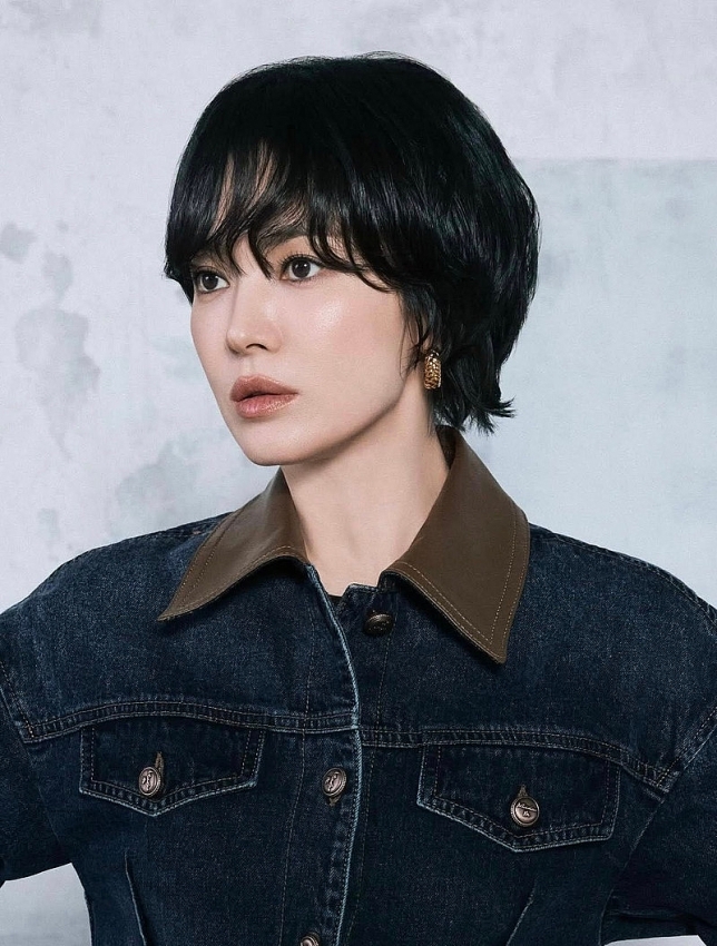Song Hye Kyo tạo nên cơn sốt với mái tóc cực ngắn, nhan sắc ngày càng thăng hạng