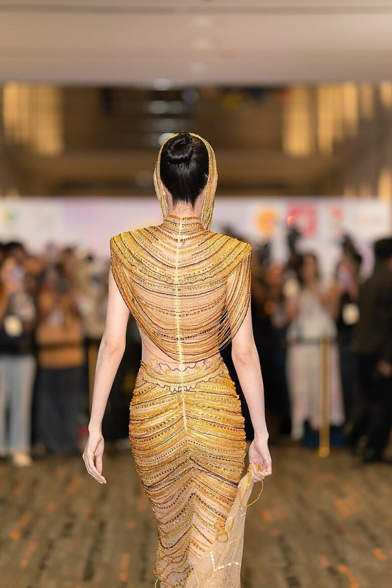 'Ma nữ đẹp nhất Thái Lan' Mai Davika hoá nữ thần khi đổ bộ thảm đỏ